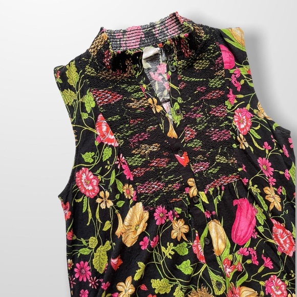 Anthropologie Akemi + Kim Sleevless Floral Blouse - Picture 6 of 9